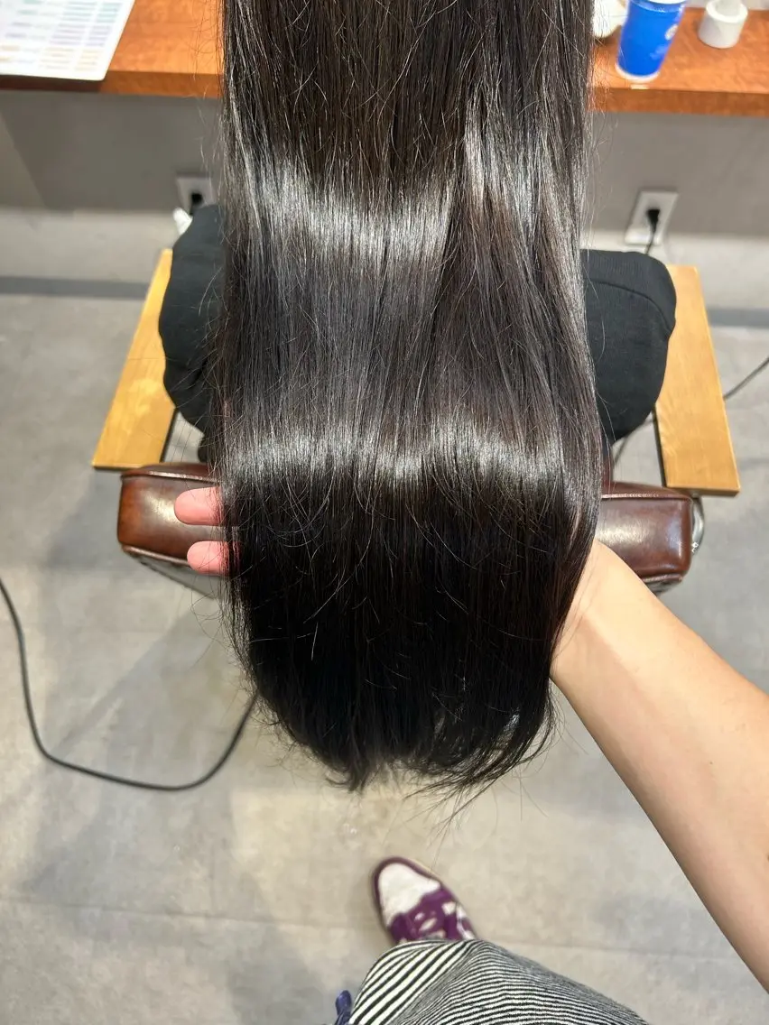 ロング カラー アッシュ アッシュブラック 黒髪 ヘアカラー トリートメント 大久保 天翔のヘアスタイル