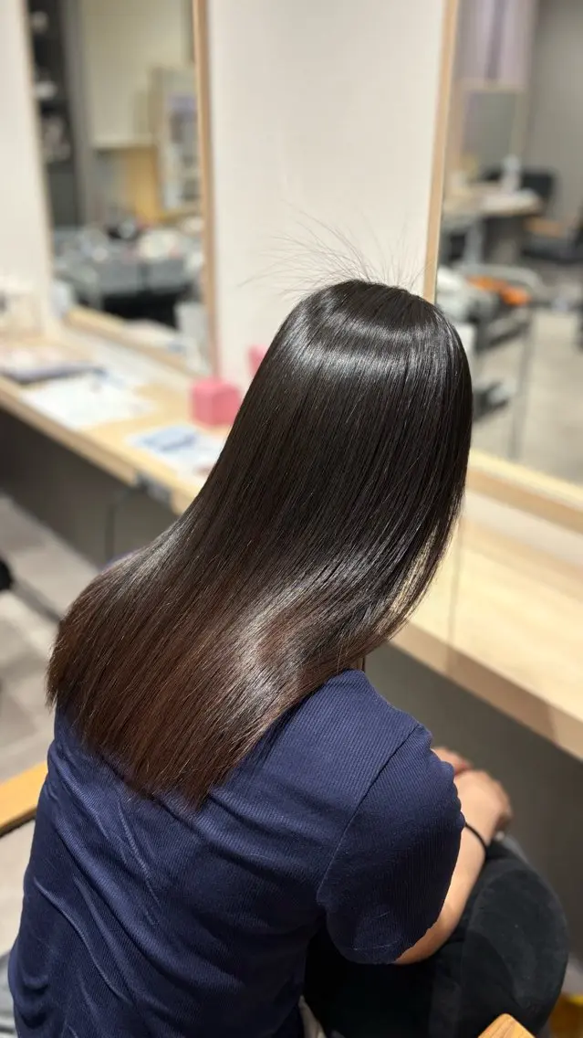 セミロング 縮毛矯正 岡 茉梨花のヘアスタイル