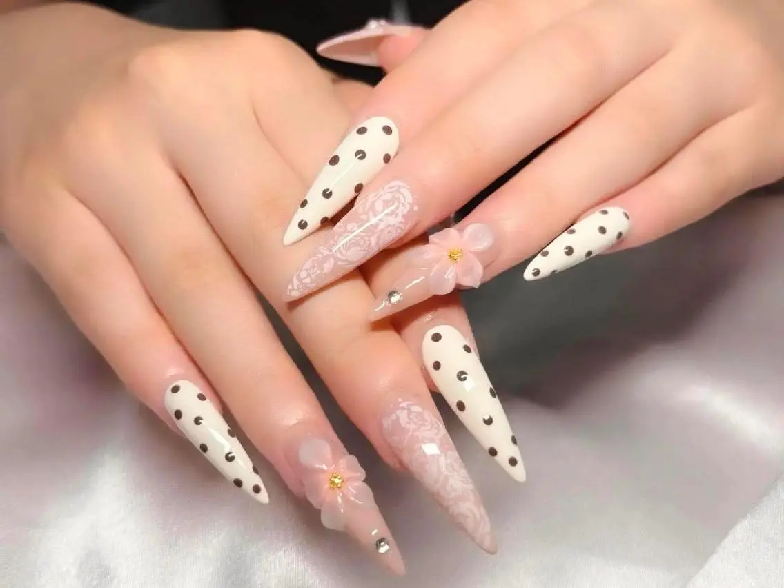 ロング カラー グラデーションカラー 韓国風ヘア ハンドネイル Bling Salonのネイルデザイン
