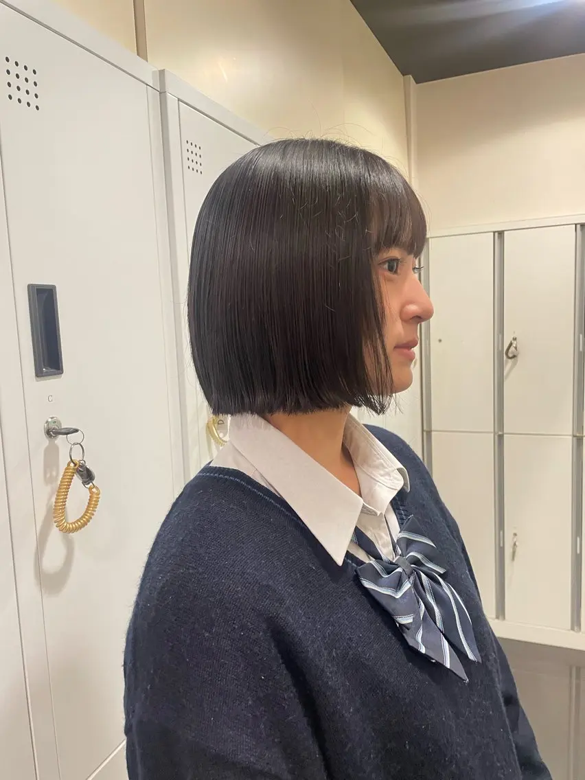 ミディアム カット ハイトーン/レイヤー 似合わせ・ユキノのヘアスタイル