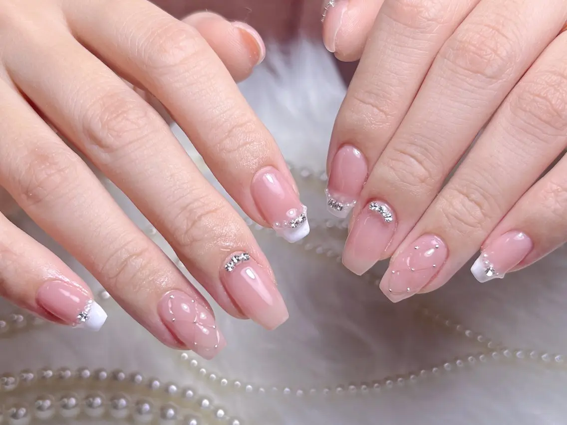 ネイル 長さ出し フレンチネイル ガラスフレンチ キラキラネイル リボン Moa nailのネイルデザイン