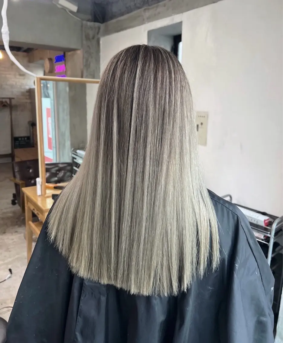 セミロング カラー バレイヤージュ レイヤーカット 指名数No.1 /NAOYAのヘアスタイル