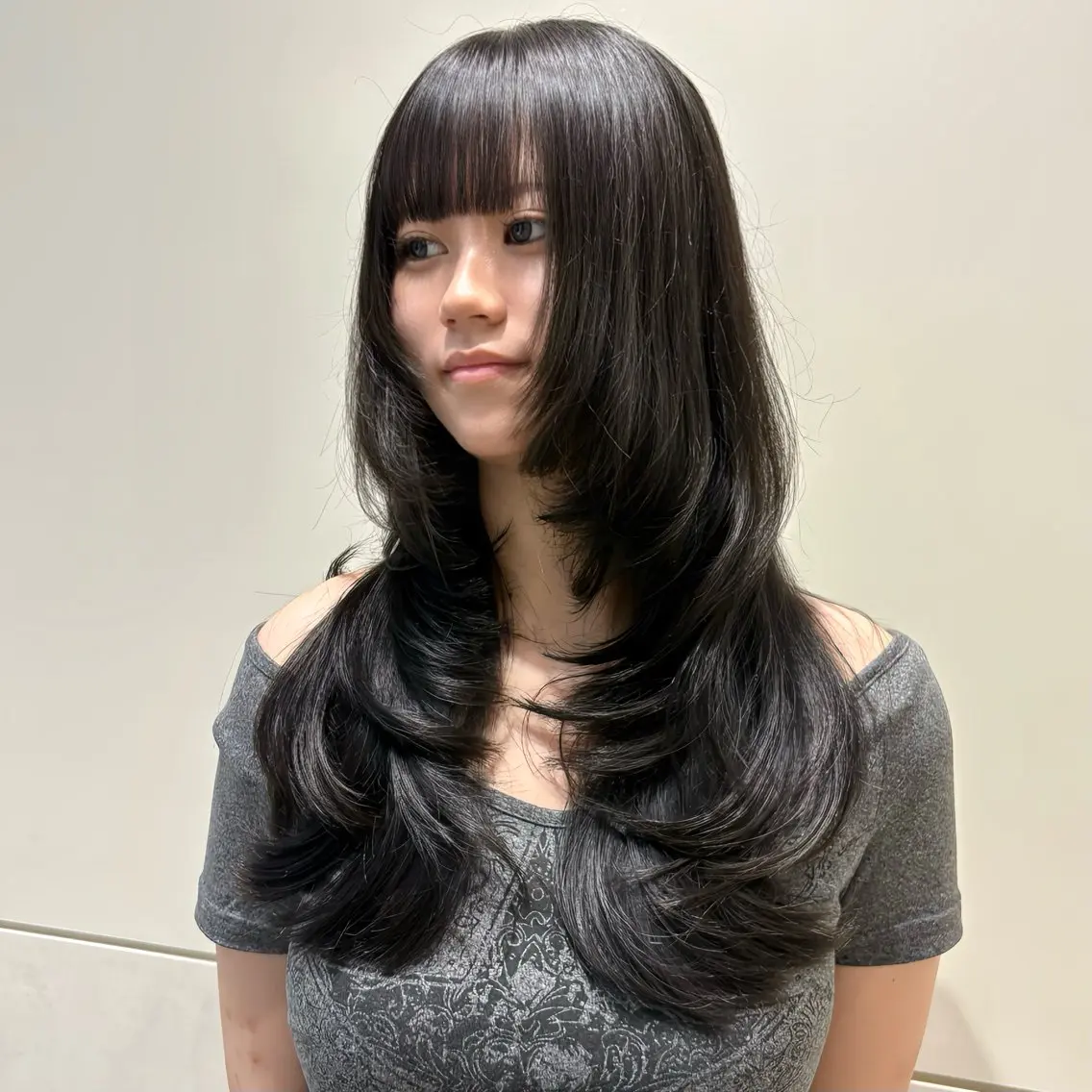 ロング カラー カット ヘアカラー トリートメント 新宿/レイヤーカット 髪質改善/小顔見せのヘアスタイル