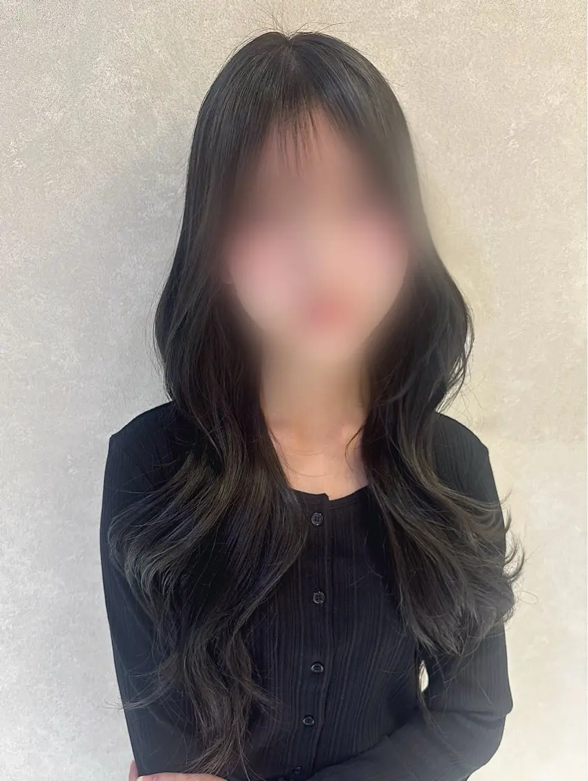 ロング ヘアカラー 𝐿𝑒𝑒 四ツ橋 𝑅𝐴𝑁𝐴のヘアスタイル