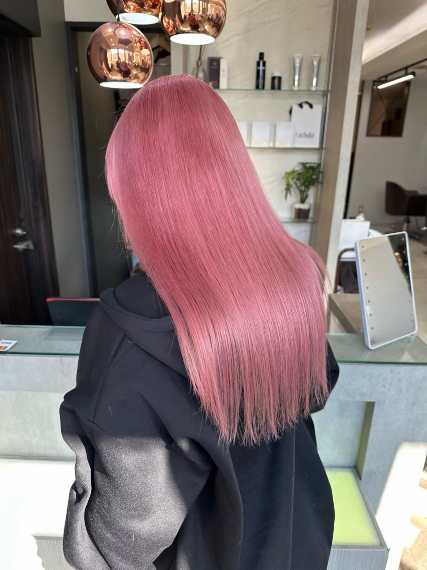 セミロング カラー 透明感カラー ピンクカラー レッドカラー 髪質改善 トリートメント ヘアカラー 天神暖色カラー レイヤー・髪質改善のヘアスタイル
