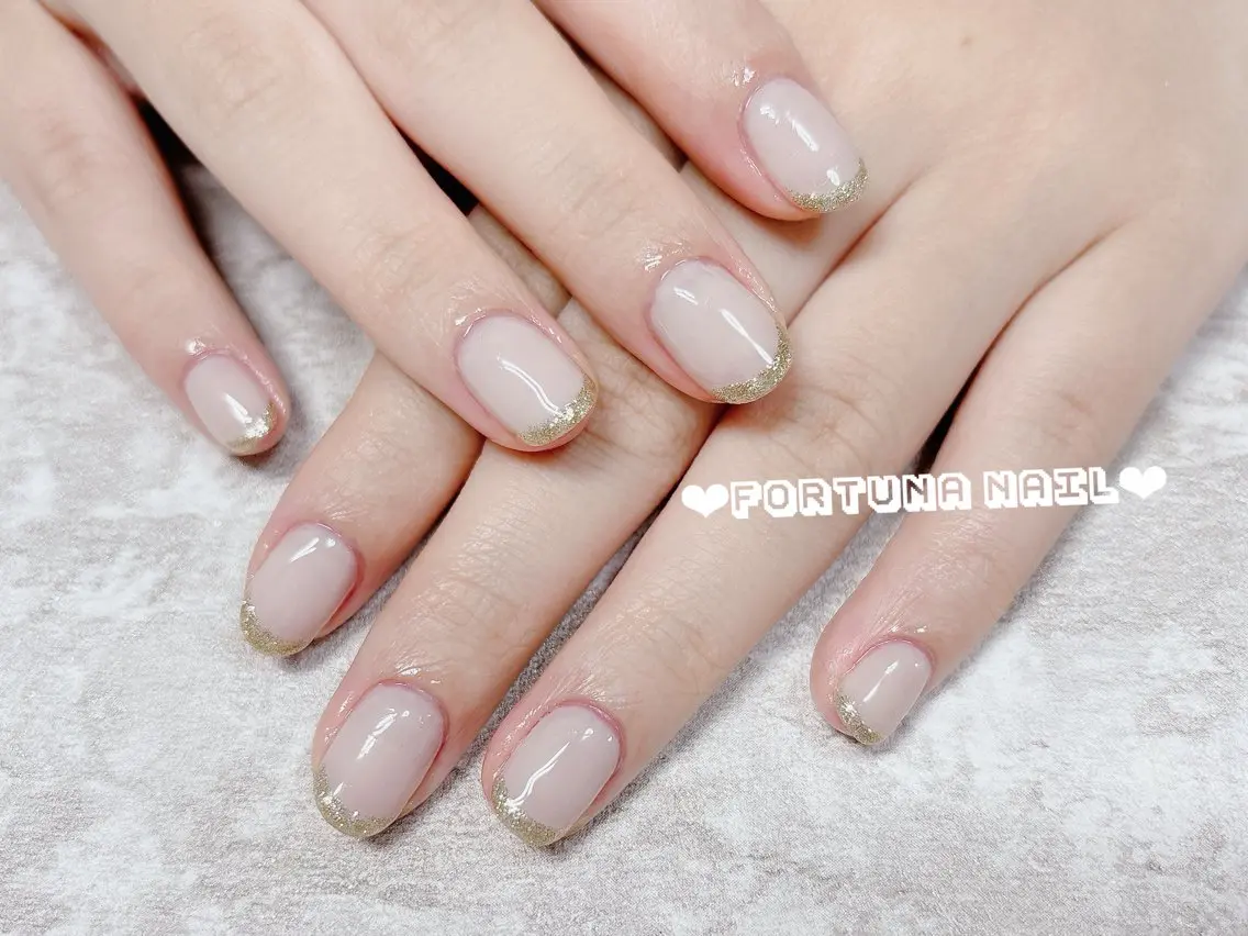 ネイル フラッシュネイル フレンチネイル Nail •Head スパFortunaのネイルデザイン
