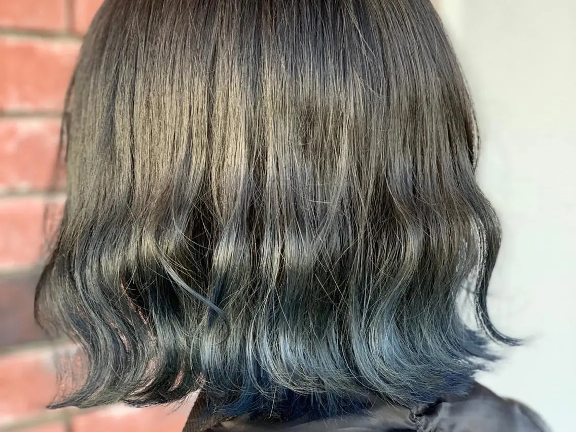 ミディアム カラー アッシュ ブルーカラー ブルーアッシュ グラデーションカラー 工藤 萌香のヘアスタイル