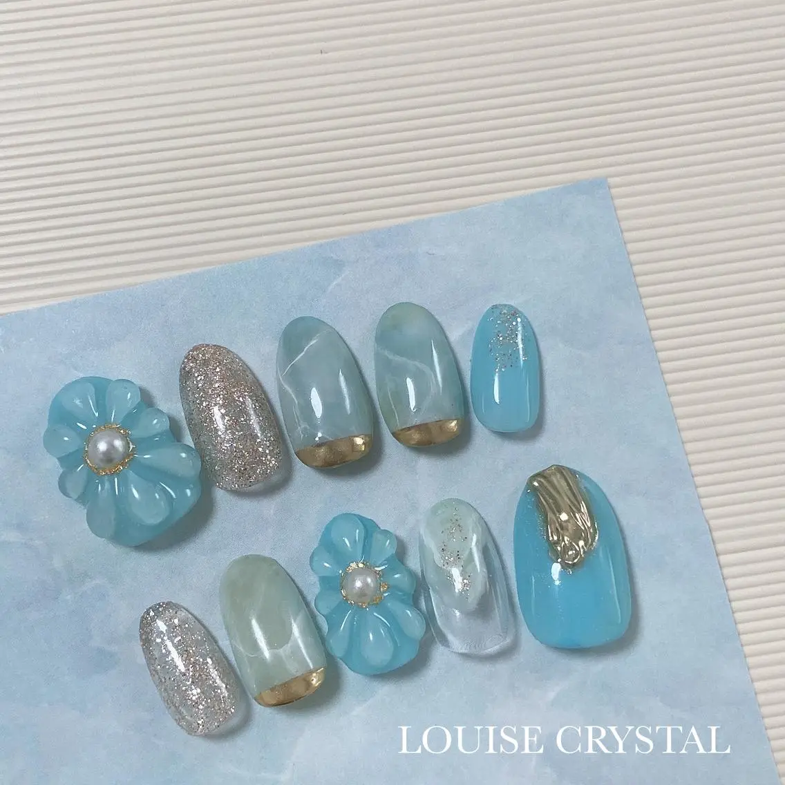 ネイル ニュアンスネイル ハンドネイル LOUISE CRYSTALのネイルデザイン