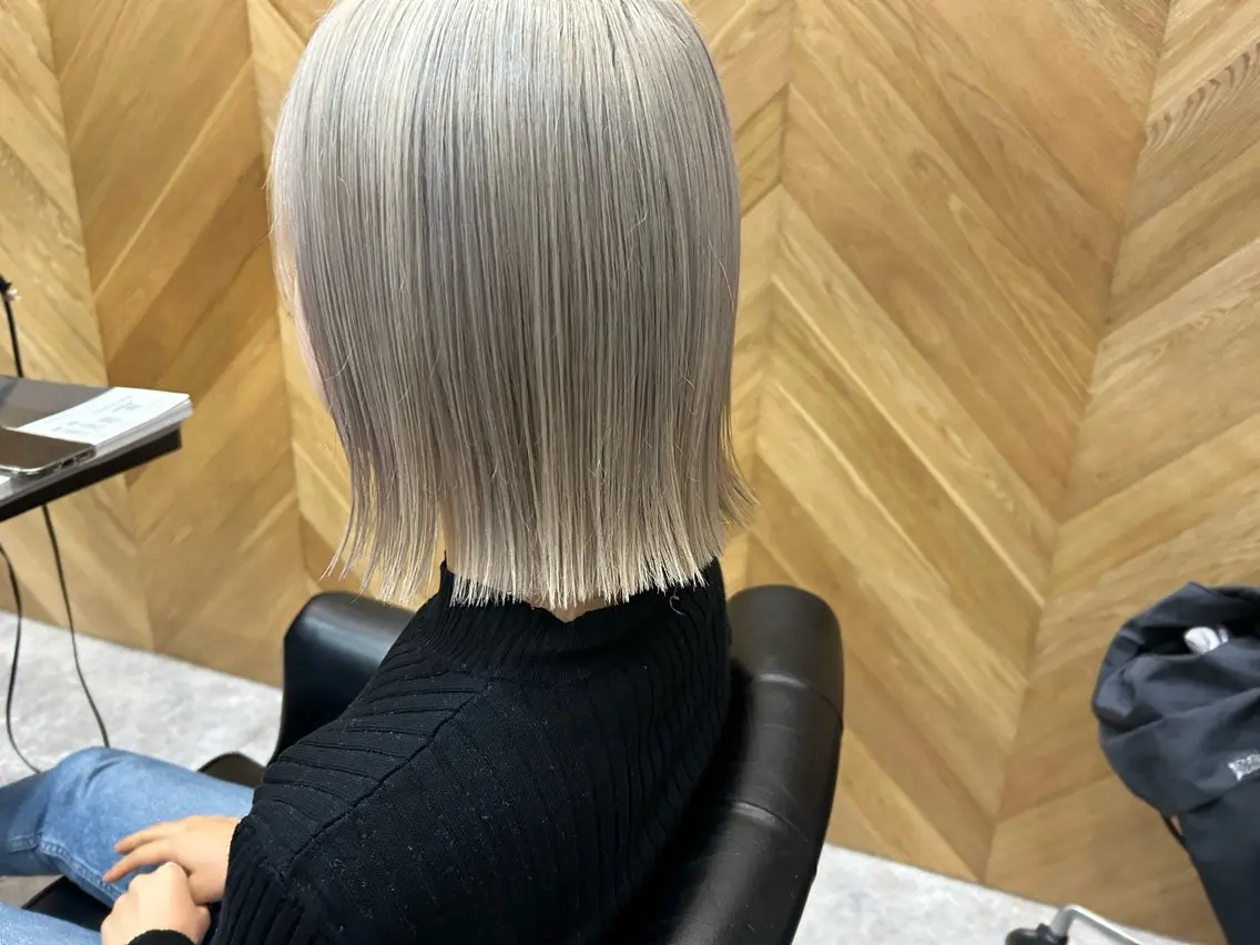 ショート カラー ブリーチ 柔らかカラー🥛 mayucoのヘアスタイル