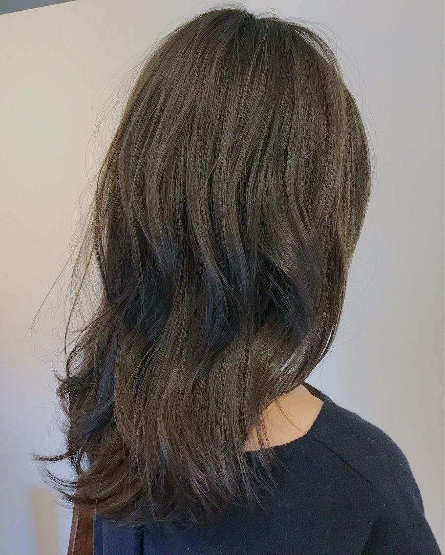 セミロング カラー 溝口 幾子のヘアスタイル