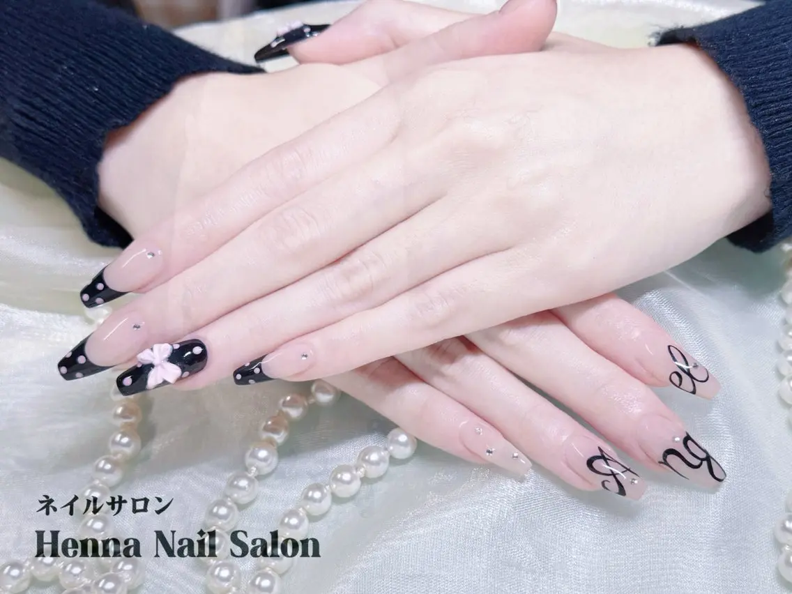 ネイル ハンドネイル Henna Kongssalonのネイルデザイン