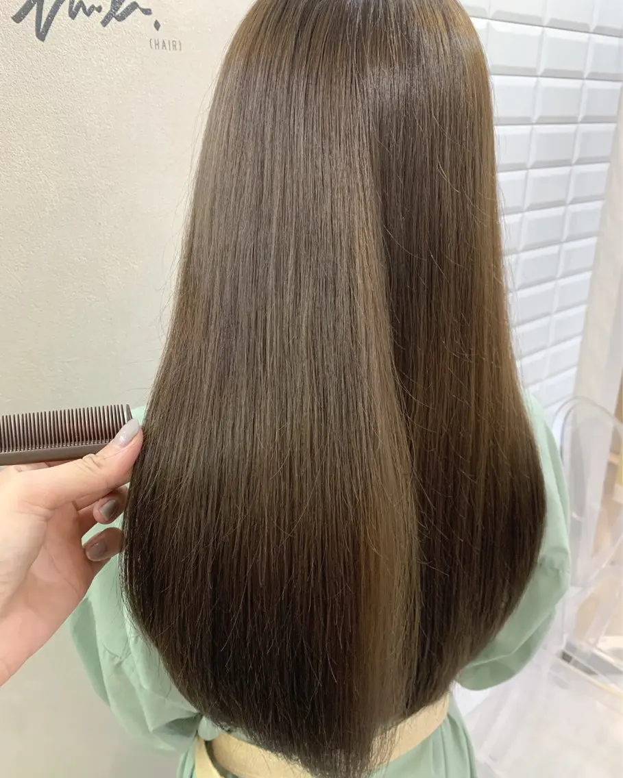 ロング カラー アッシュ アッシュグレー アッシュグレージュ ブリーチ グレージュ hubhair レイヤー/透明感のヘアスタイル