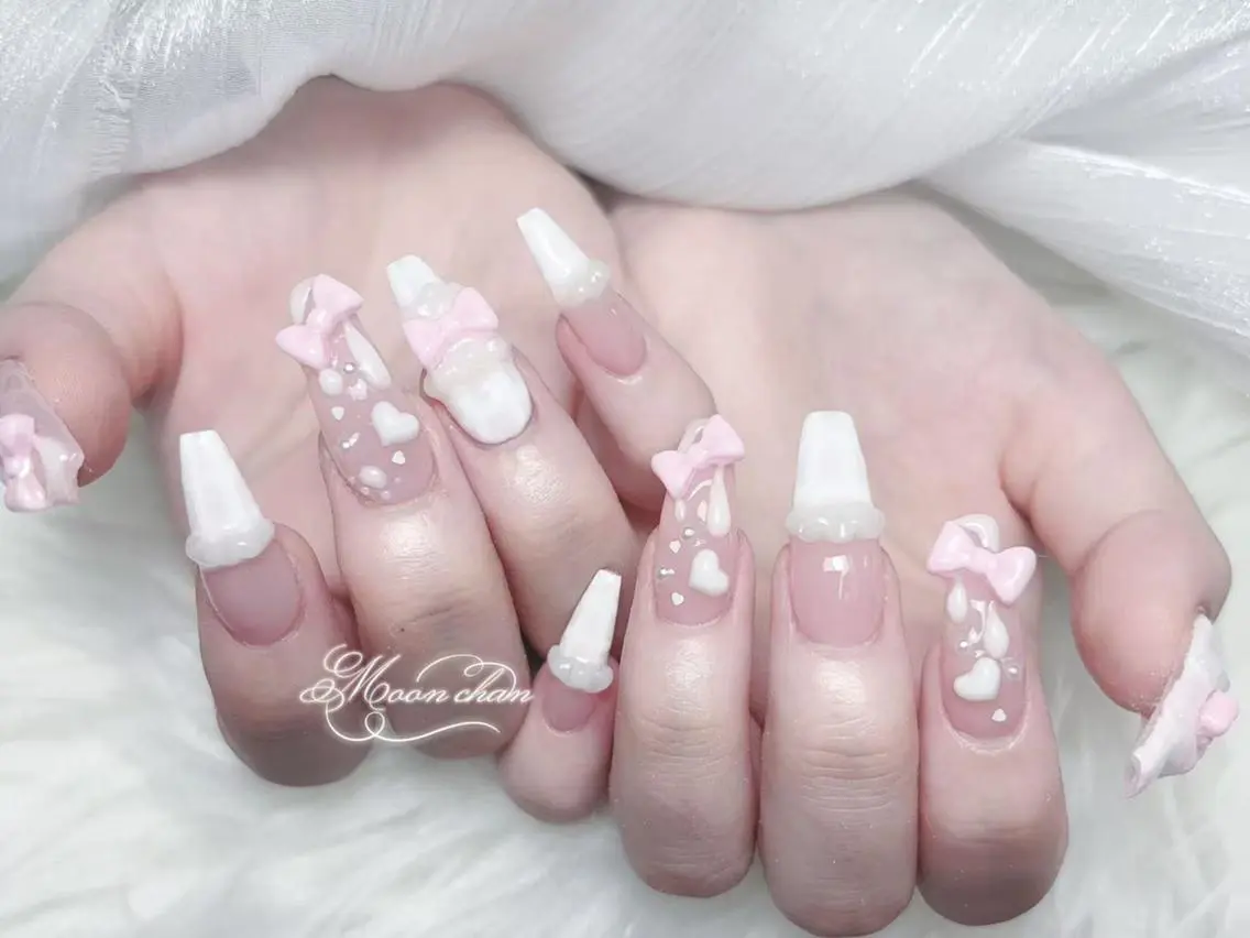 ネイル 長さ出し キラキラネイル 韓国ネイル ロングネイル マグネットネイル ハンドネイル ハンドケア MochiMochi 🎀新宿/長さ出しのネイルデザイン