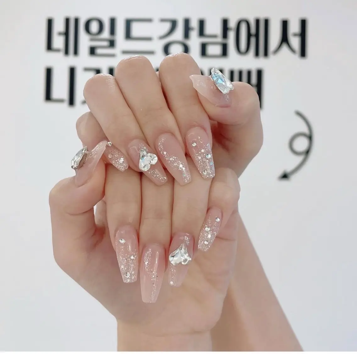 ネイル アニマル柄 オーロラネイル チークネイル フラッシュネイル ジェルネイル Tira Nailのネイルデザイン
