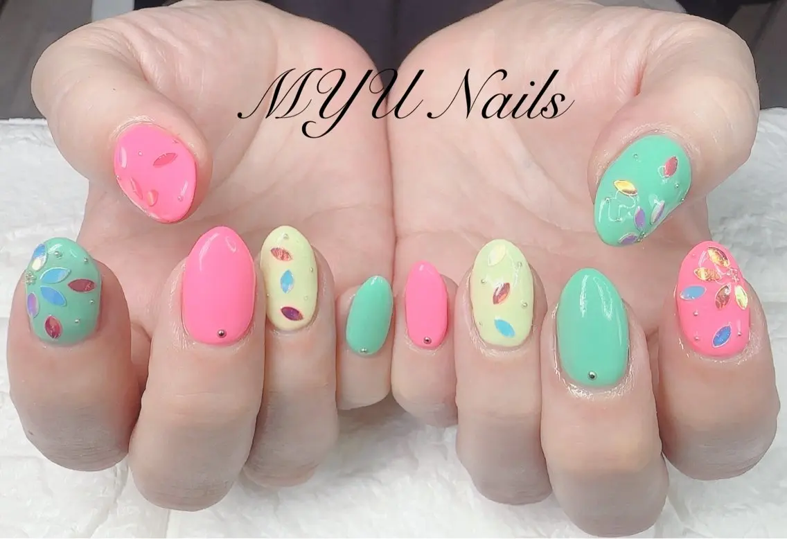 ネイル ジェルネイル 持ち込み ニュアンスネイル パラジェル パステルネイル ニュアンスネイル🌈 MYU Nailsのネイルデザイン