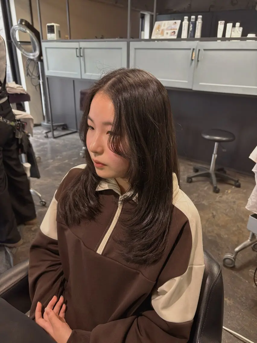 セミロング 卒業式のヘアスタイル レイヤーカット カット 韓国ヘア/縮毛矯正 /レイヤー🫧ユイカのヘアスタイル