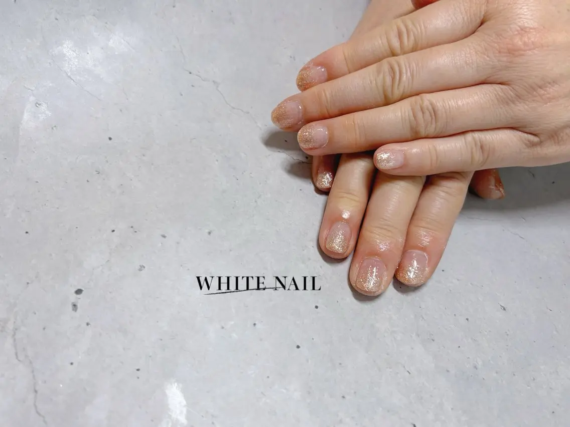 ネイル グラデーション ラメ(グリッター) ラメグラデーション ハンドネイル WHITE NAIL ホワイトネイルのネイルデザイン