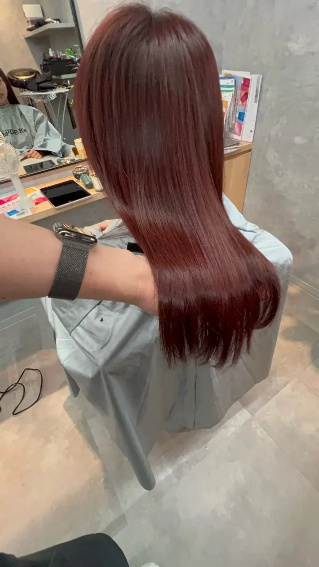 セミロング ヘアカラー motoトップカラー リスト/ブリーチカラのヘアスタイル