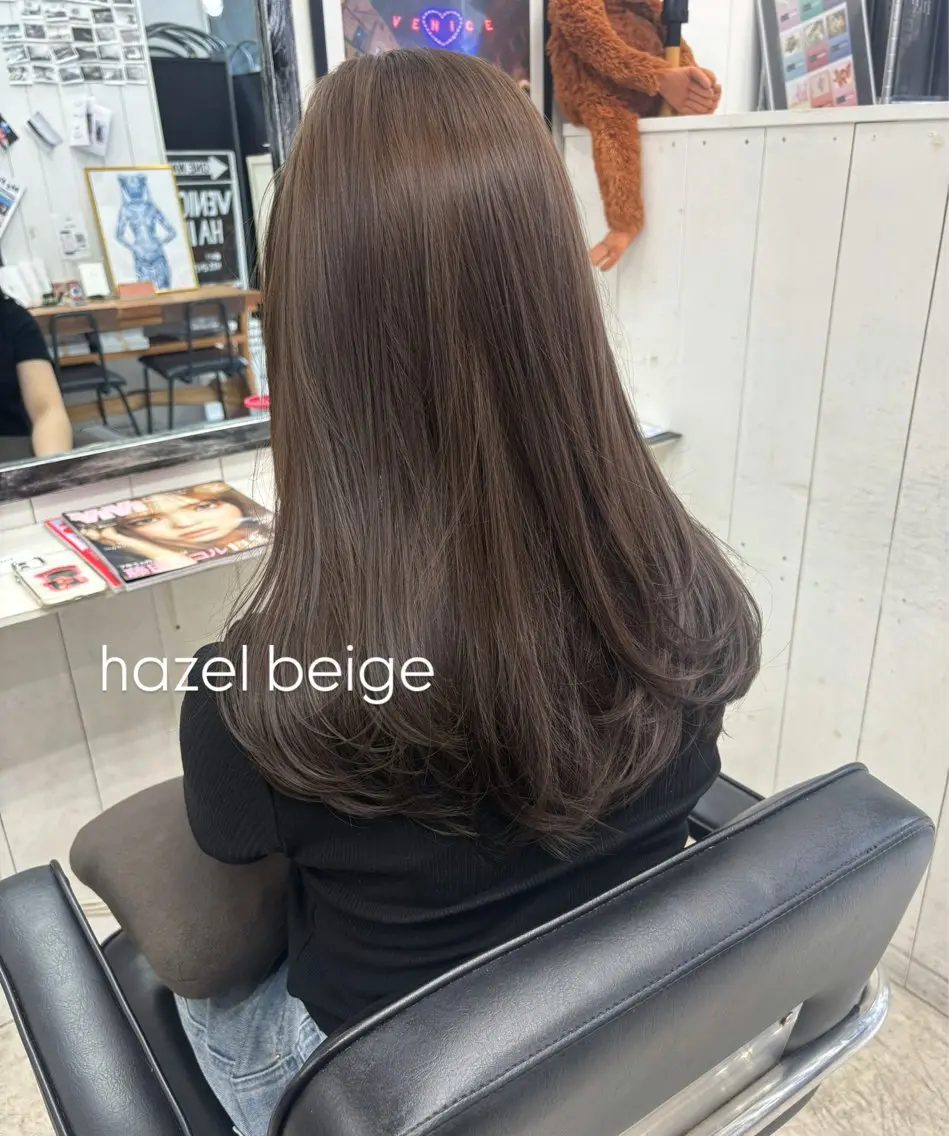 ロング カラー ブリーチ 透明感カラー グレージュ ブリーチなしカラー カット ヘアカラー トリートメント Ann./艶髪 /レイヤーカットのヘアスタイル
