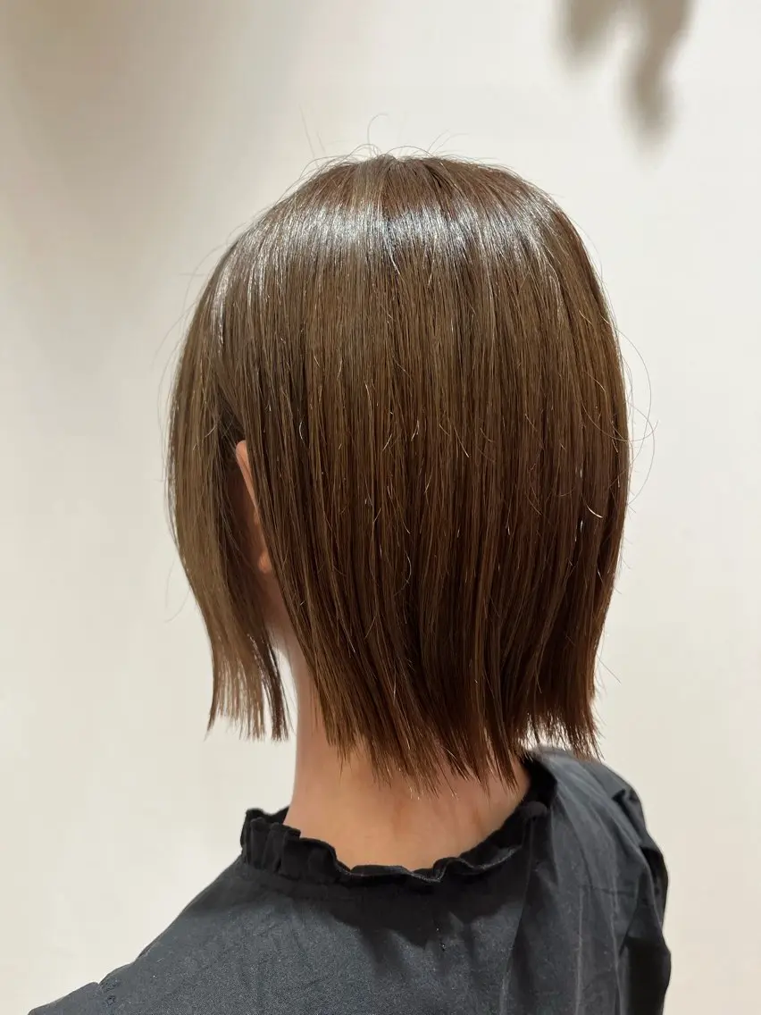 ショート カラー ベージュカラー フォギーベージュ 城間 菜々子のヘアスタイル