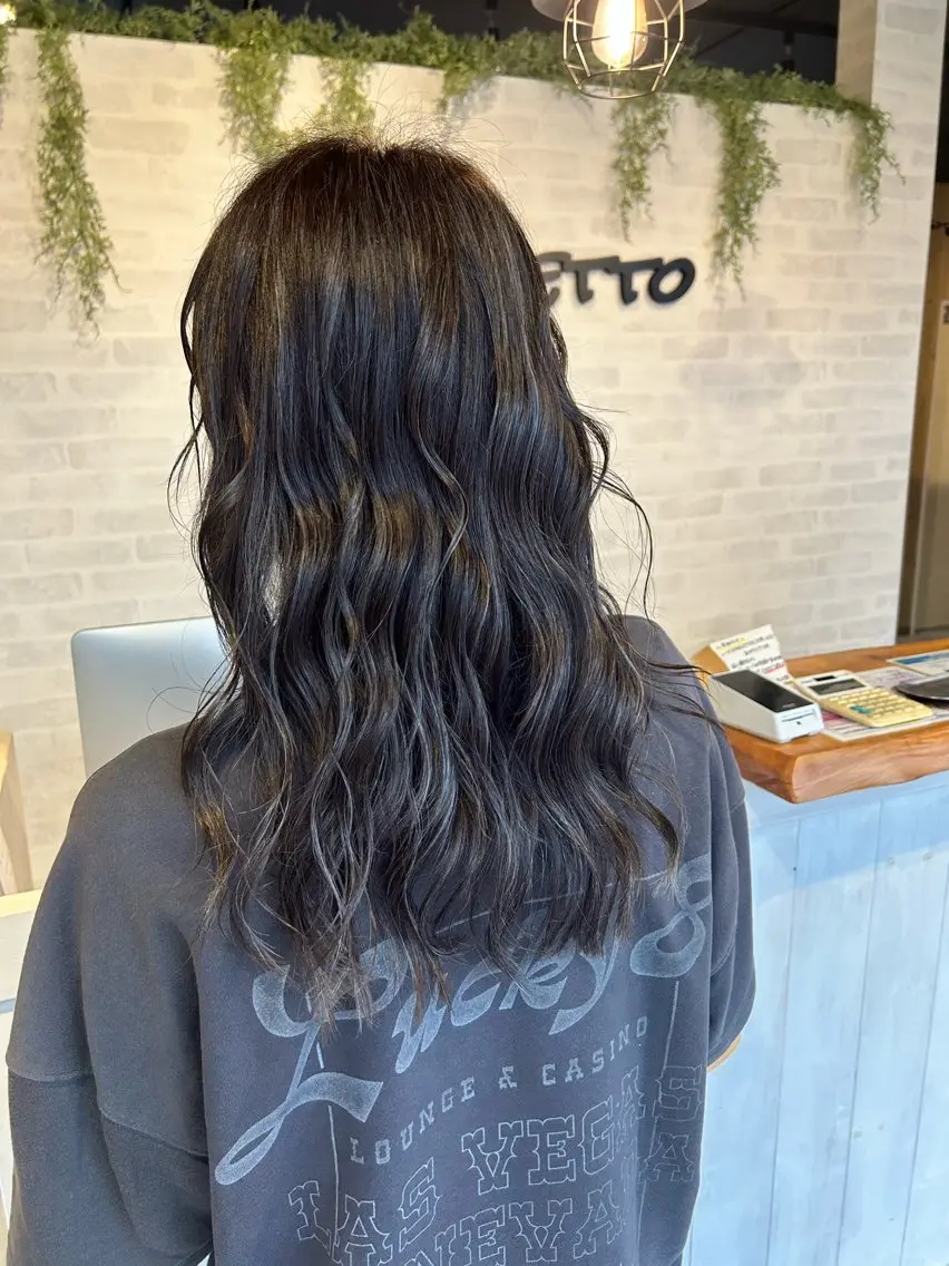 ロング カラー ハイライトカラー シルバー ハイライト ヘアカラー ショート/レイヤー 🎀細沼玲花のヘアスタイル