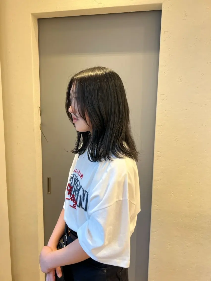 ミディアム 佐々木 彩羽のヘアスタイル