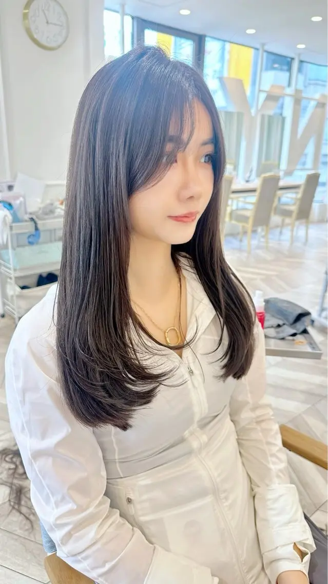 ロング レイヤーカット カット トリートメント 小顔レイヤー/ ベージュ🤍Rieのヘアスタイル