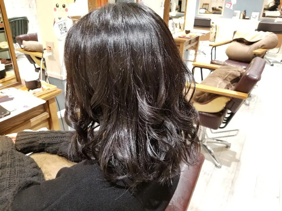 ミディアム カラー アッシュ ブリーチ ヘアカラー SAKURA (サクラ)のヘアスタイル