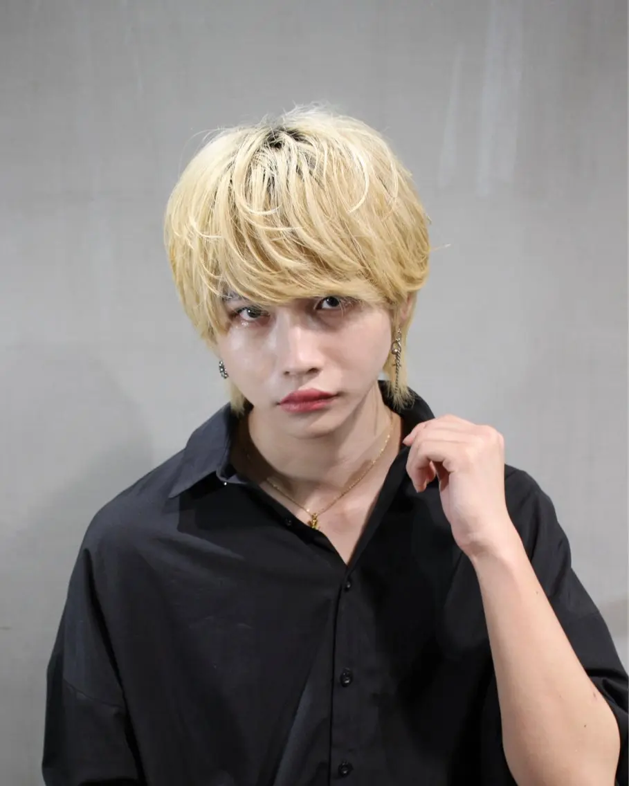 メンズ センターパート マッシュウルフ マッシュ メンズパーマ メンズツイストパーマ カット ヘアカラー ラウンドマッシュ/ フェザーショート大阪のヘアスタイル