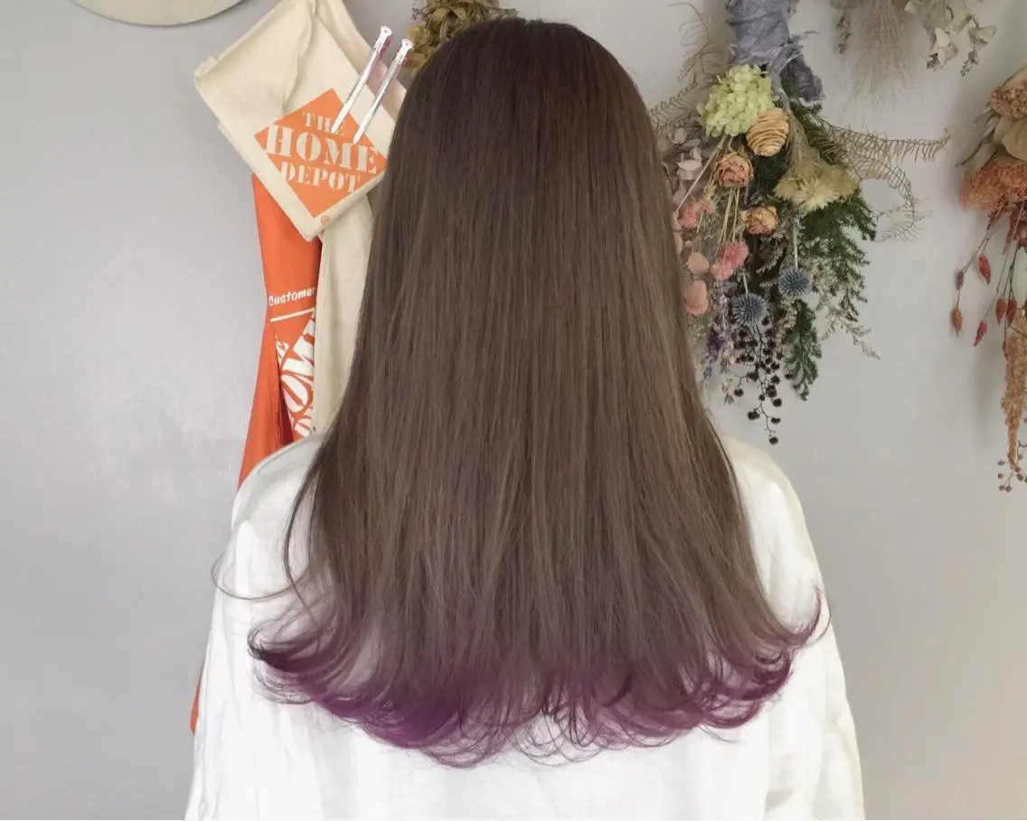 ロング カラー アッシュ アッシュグレー ブリーチ パープルカラー VIRETTA 【ヴィレッタ】のヘアスタイル
