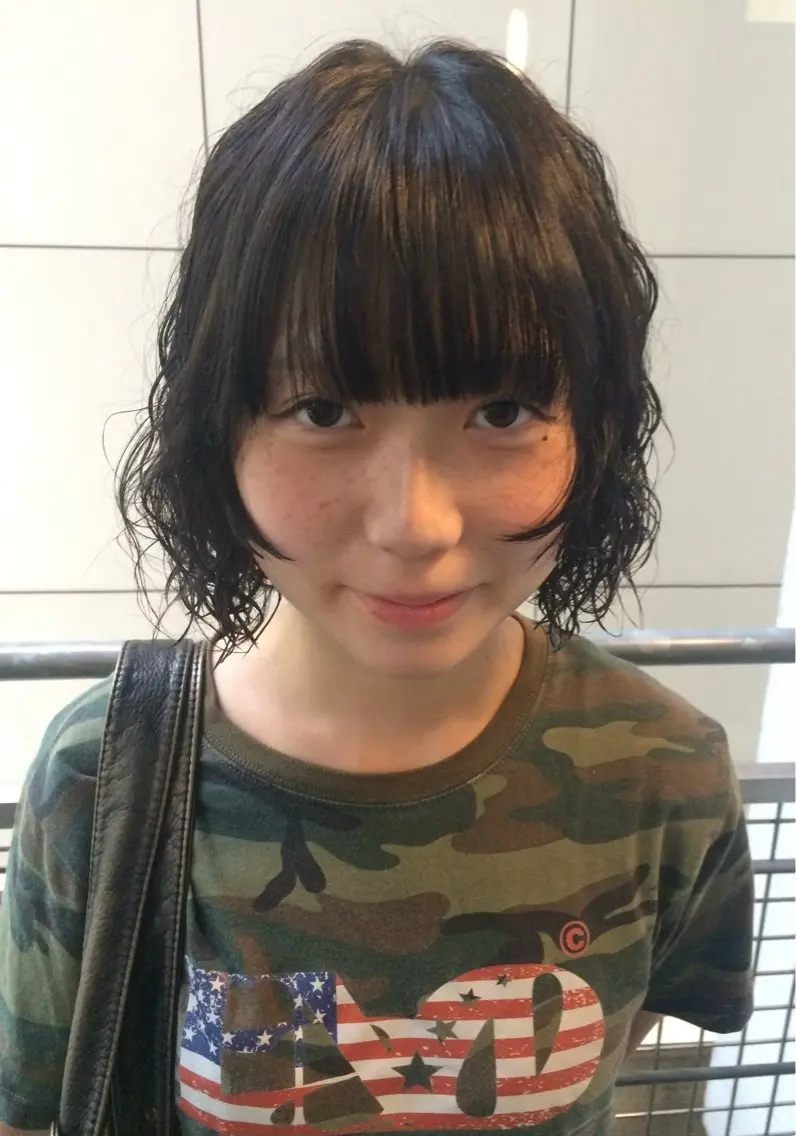 ショート カラー パーマ ブリーチ グレージュ カット ヘアカラー パーマ 杏華レイヤー/ パーマ/ハイトーンのヘアスタイル