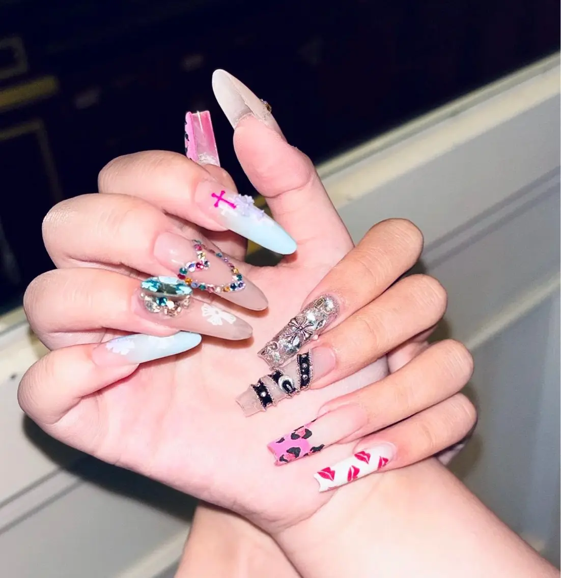 ネイル オーロラネイル フラワーネイル フットネイル フレンチネイル ジェルネイル ハンドネイル BabyYouMi nailのネイルデザイン