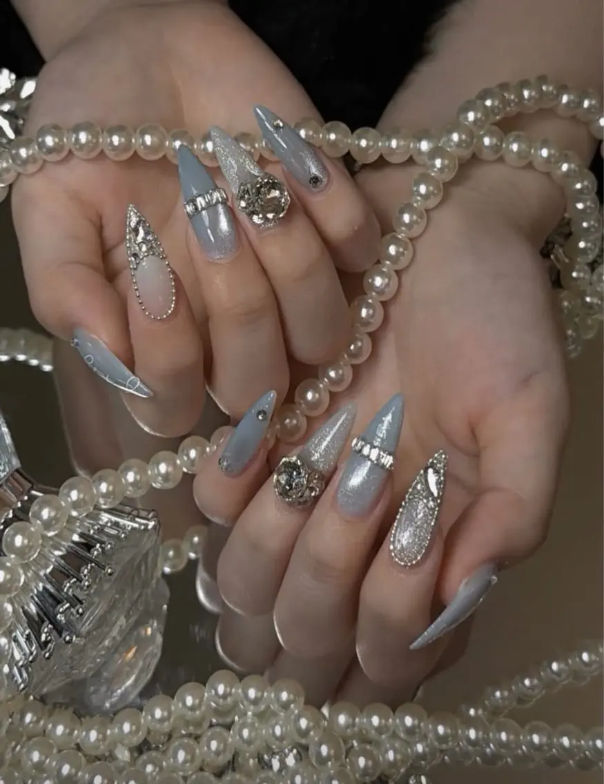ネイル アートネイル ボルドー フレンチネイル ジェルネイル 氷ネイル・うるうるネイル ハンドネイル Julie NailSalonのネイルデザイン