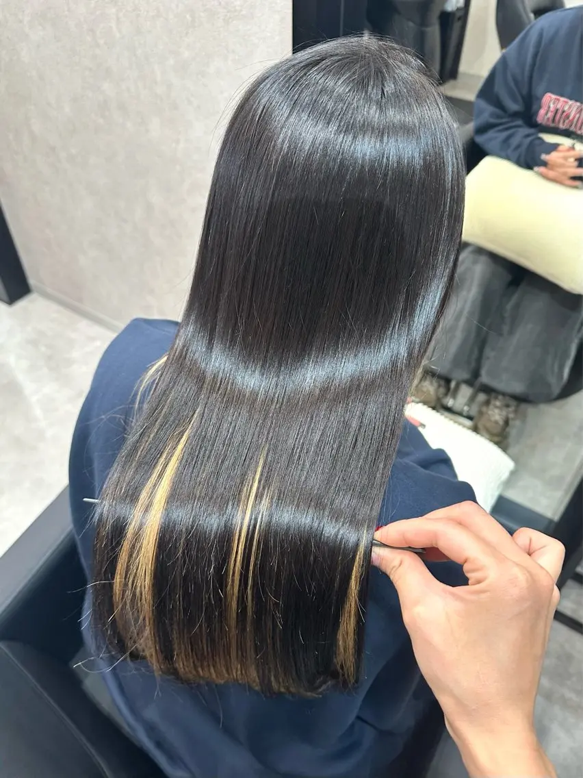 セミロング カット 縮毛矯正 サワダ サトミのヘアスタイル