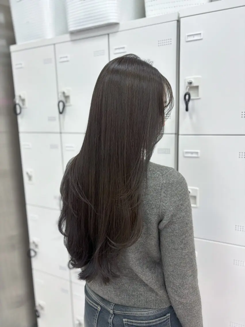 ロング カラー 抜け感レイヤー︴ ニュアンスカラーのヘアスタイル