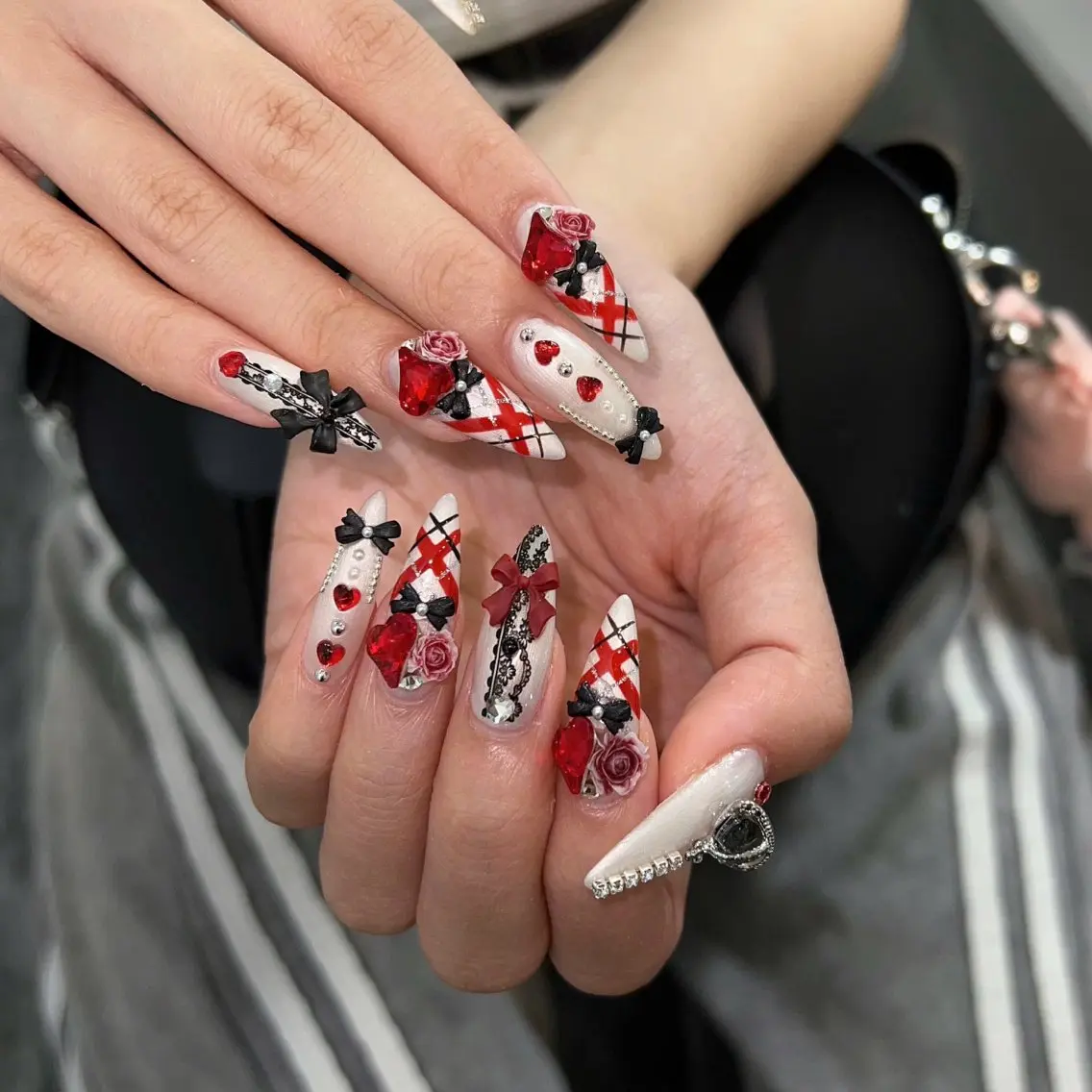 ネイル ガーリー ハート 韓国ネイル ニュアンスネイル リボン ハンドネイル Sora nail 長さ出し専門店のネイルデザイン