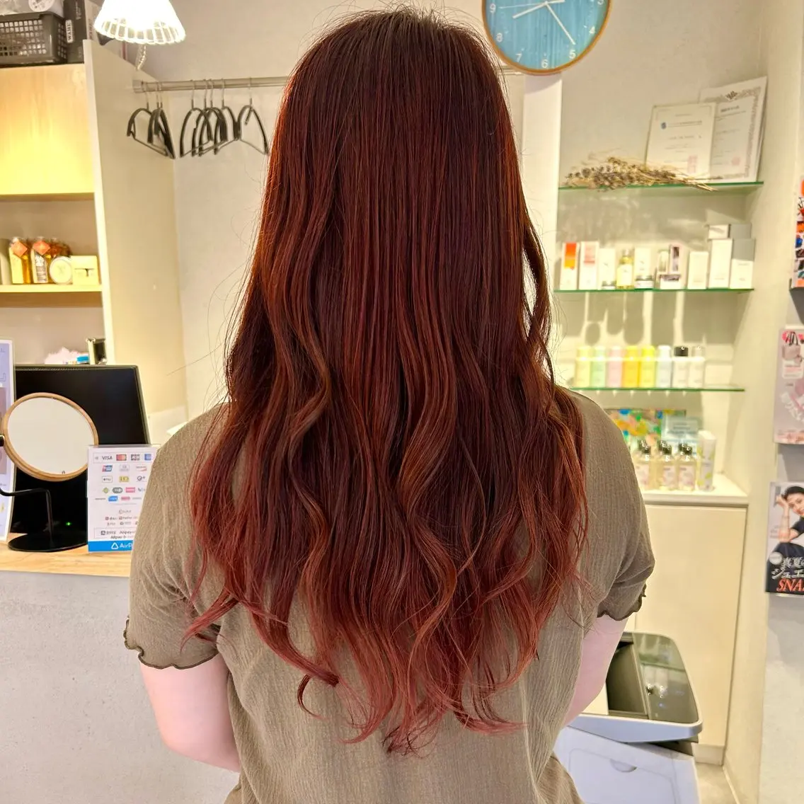 ロング カラー レッドカラー 甲斐 瑞稀のヘアスタイル