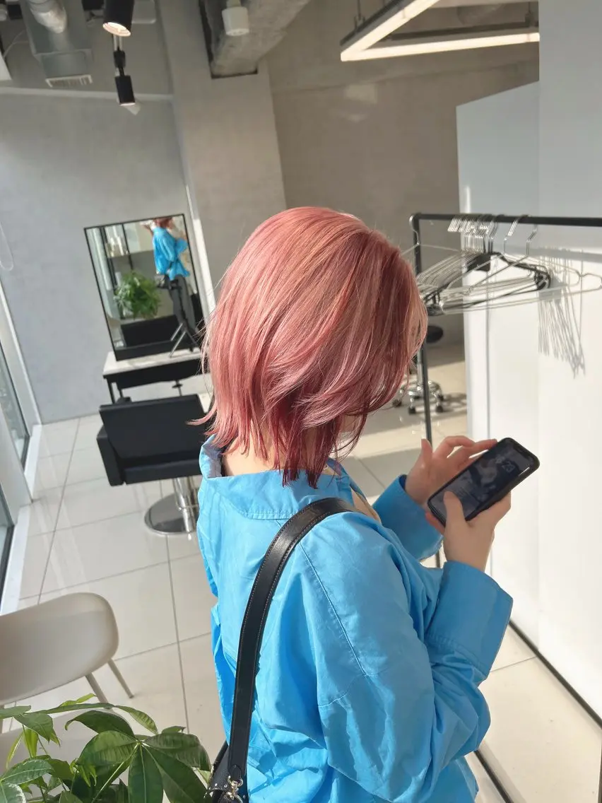 ショート カラー ヘアアレンジ ベージュカラー ブリーチ グレージュ ブリーチなしカラー オリーブベージュ 【代表】 たき〜のヘアスタイル