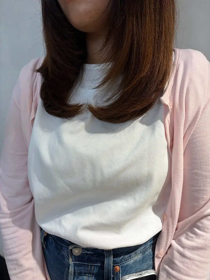 セミロング iroha/ レイヤーカットモデルのヘアスタイル