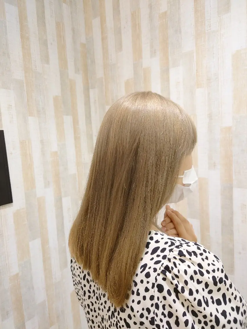 セミロング カラー ブリーチ イエローカラー トリートメント earth平塚店 間瀬亜紗里のヘアスタイル