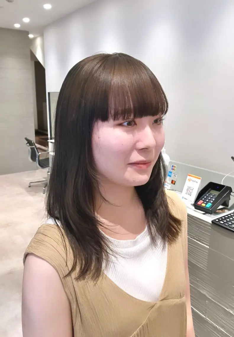 ロング カラー ベージュカラー ブリーチ オリーブベージュ レイヤーカット サキ🤍ハイトーン 🩰くびれ巻きヘアのヘアスタイル