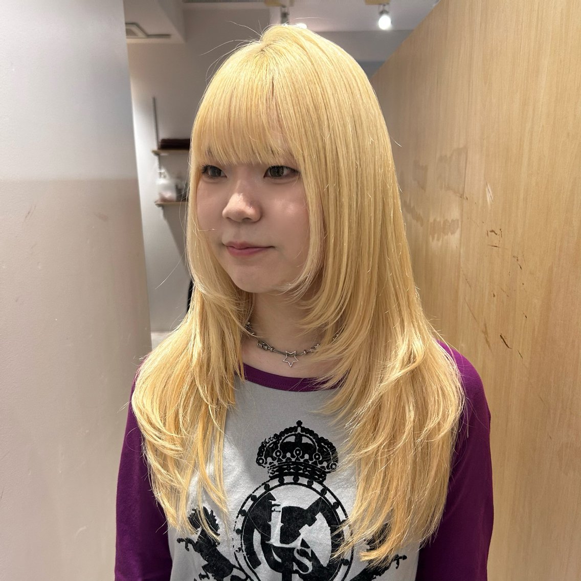 セミロング カラー ブリーチ ブロンド ハイトーンカラー レイヤーカット 渋谷ハイトーン/ pi-(ぴー)のヘアスタイル