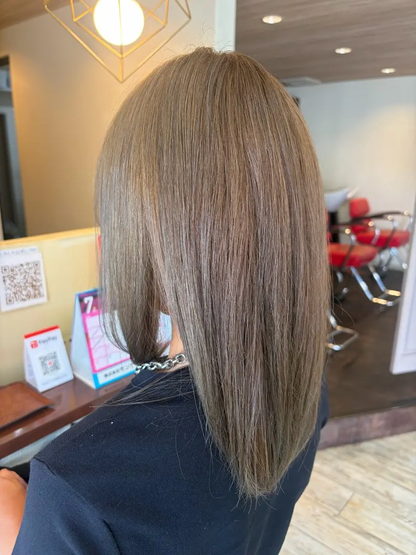 セミロング レイヤーカット 米倉 ミユウのヘアスタイル