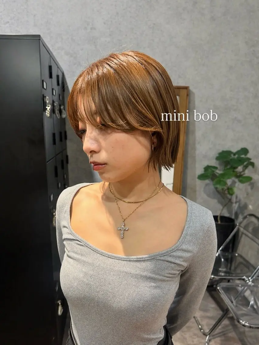 セミロング カラー ヘアアレンジ タイトボブ個性派カラ ーAKANEのヘアスタイル