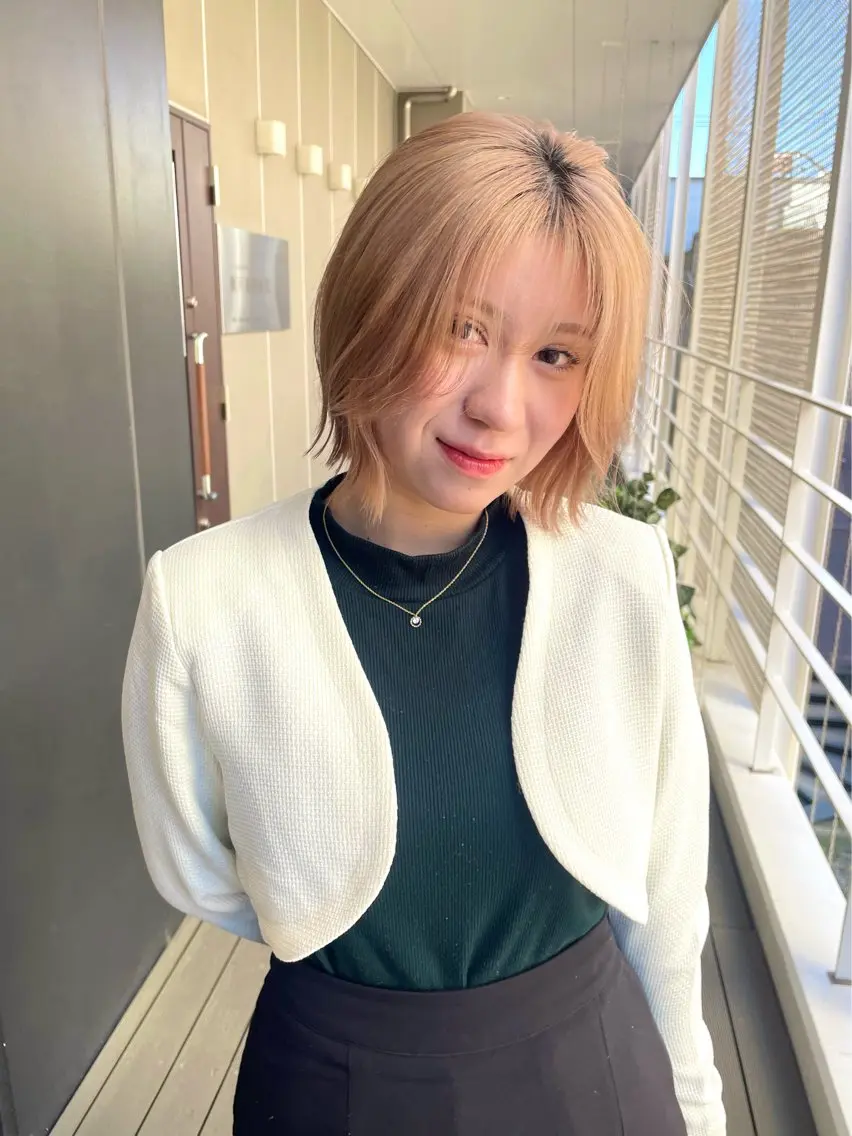 ショート カラー ヘアアレンジ 切りっぱなしボブ ボブ 顔まわりレイヤー 顔周りカット レイヤーカット カット ヘアカラー トリートメント 💙韓国レイヤー 寒色カラー💙のヘアスタイル