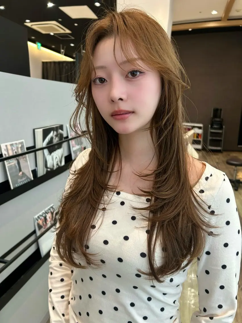 ロング カラー ベージュカラー 透明感カラー オリーブベージュ レイヤーカット カット ヘアカラー k-two☁あべの/ パーマ/Touaのヘアスタイル