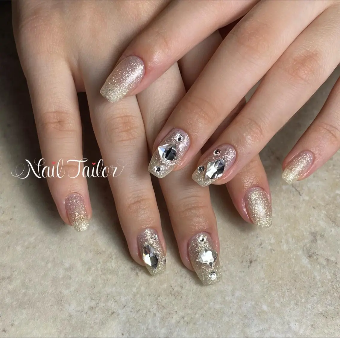 ネイル 長さ出し ジェルネイル 卒業式 キラキラネイル ラメ(グリッター) NailTailor ネイルテイラーのネイルデザイン