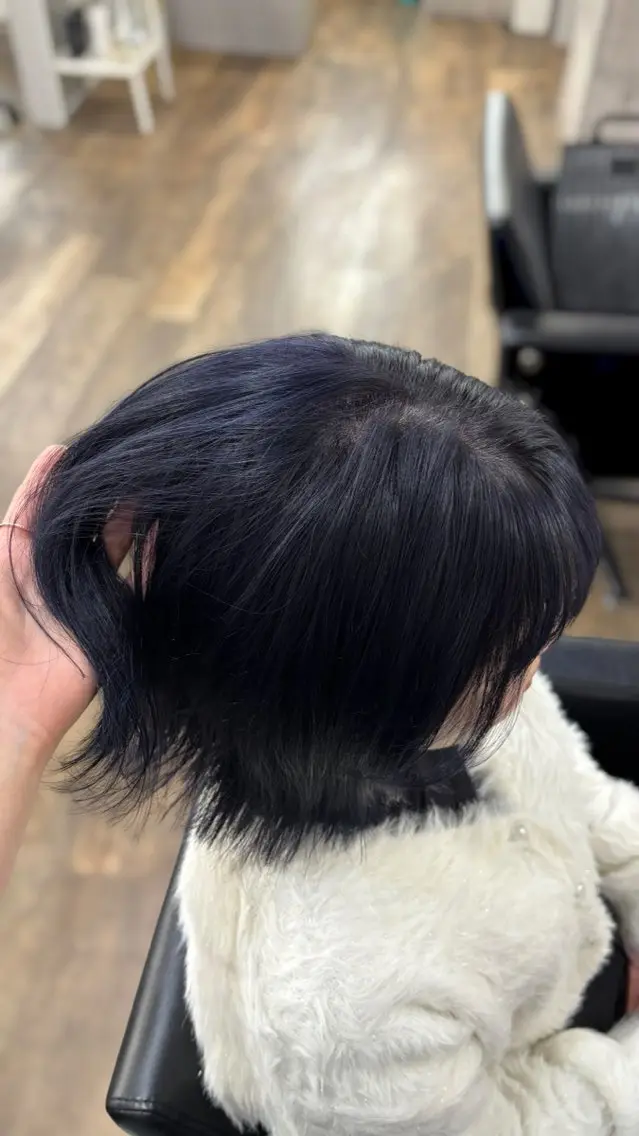 ショート カラー ブリーチ ダブルカラー ネイビーカラー カット ヘアカラー Sunny side RIO/オリーブのヘアスタイル