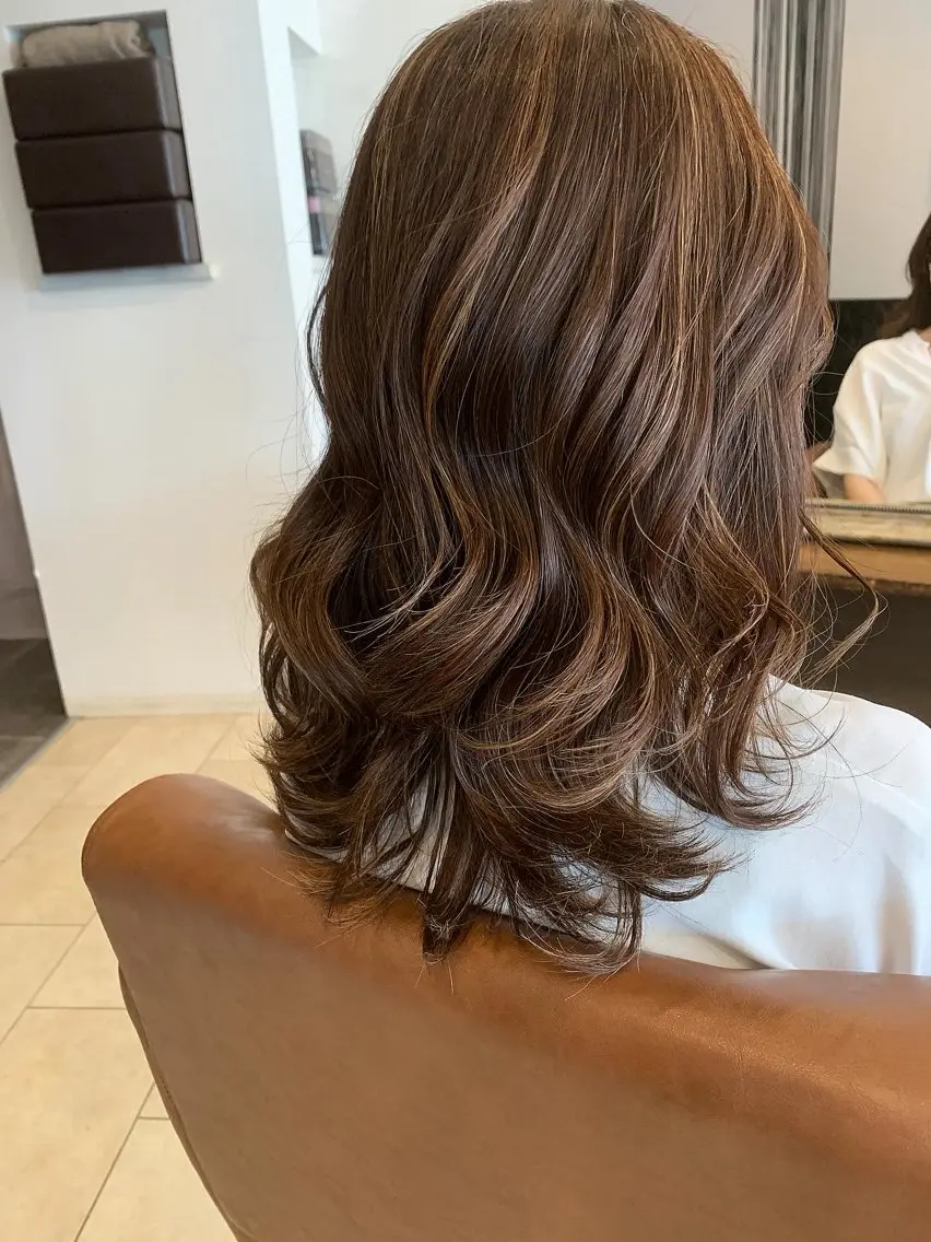 【驚き価格‼️】カット✂️+ハイライトカラー(肩下+1100)白髪ぼかしにもおすすめです😌の写真