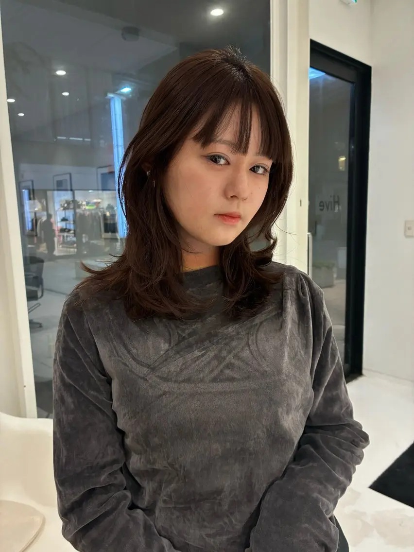 ミディアム レイヤーカット カット ヘアカラー cono noughtのヘアスタイル